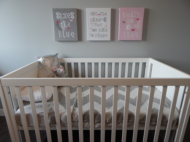 Astuces : aménager la chambre parentale quand bébé y dort aussi